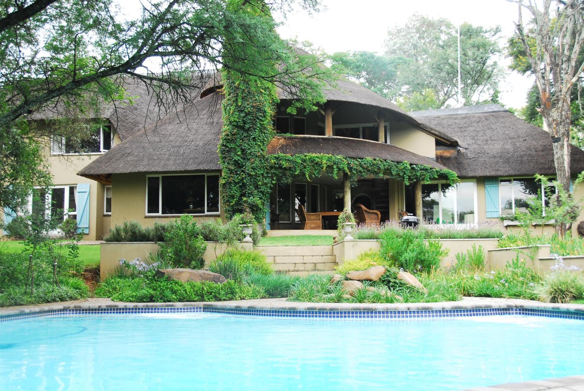 Chartwell Manor Exterior photo